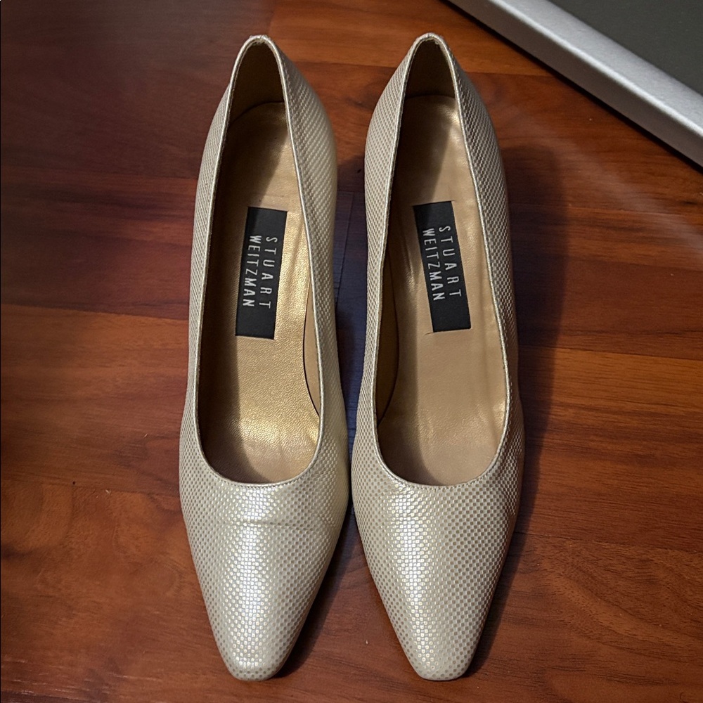 Vintage Stuart Weitzman beige leather pumps